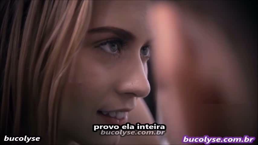 Assistindo pornô com a meia-irmã chantagista