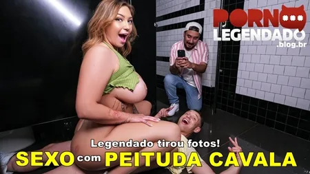 Tirou fotos da peituda cavala enquanto ela se divertia